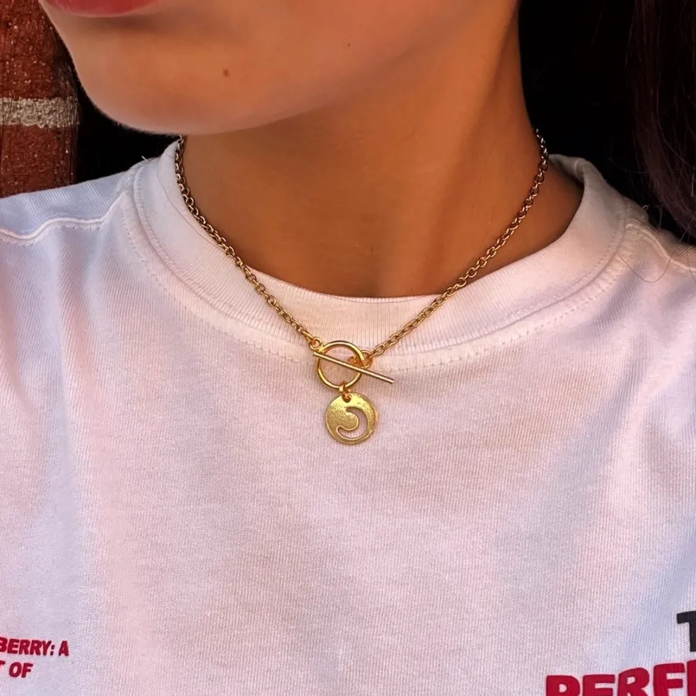 Collier fin médaille Lune dorée "Lou"