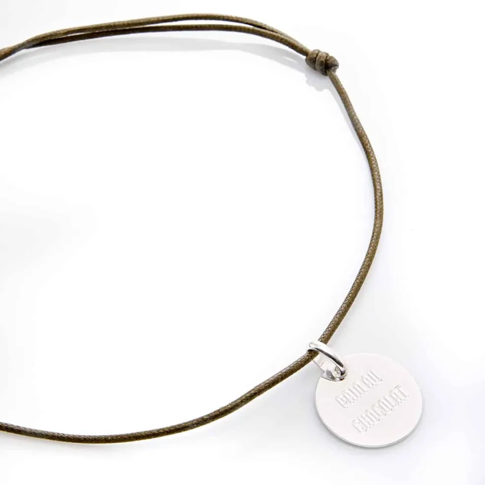 Collier pendant "Pain au chocolat"